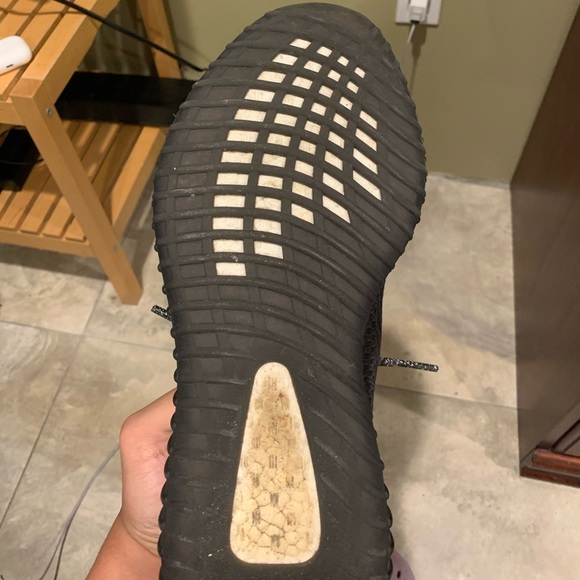 Black static yeezys - Picture 9 of 10